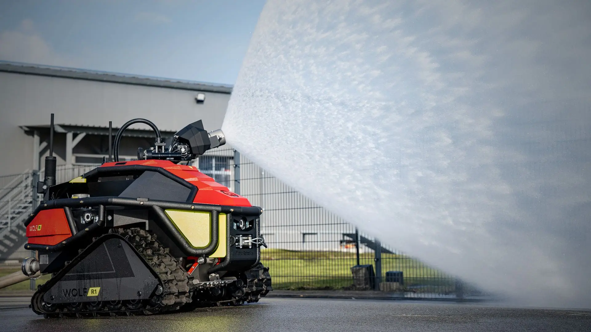 WOLF R1 sammutusrobotti sammutustehtävässä