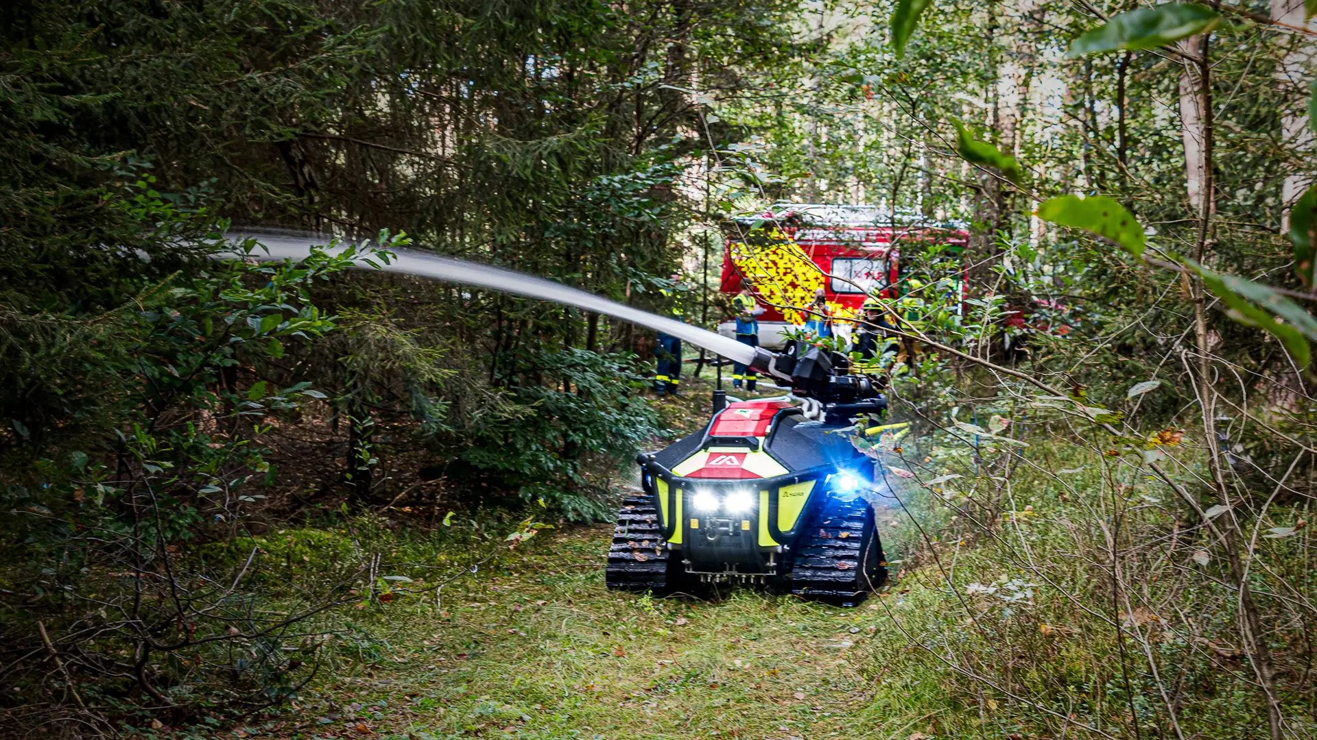 WOLF R1 sammutusrobotti maasto- ja metsäpalossa