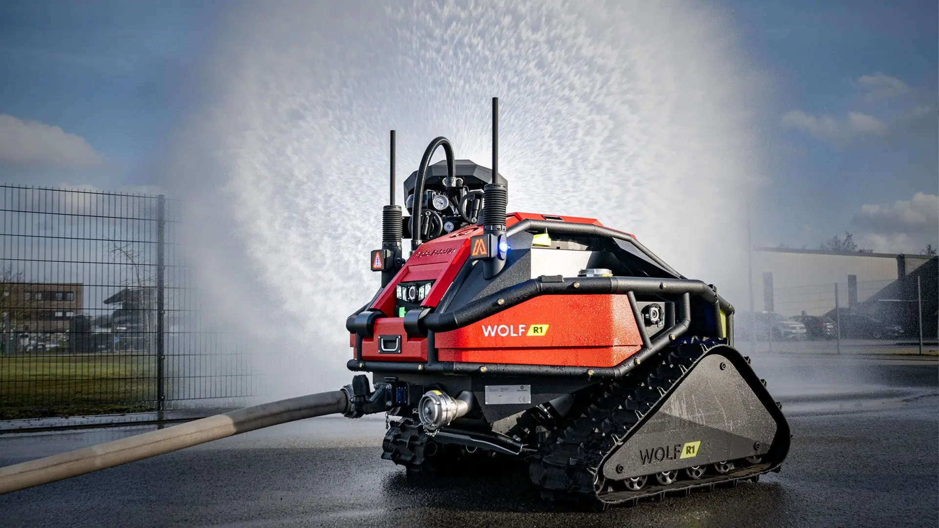 WOLF R1 sammutusrobotin 360 asteen vesisumujärjestelmä